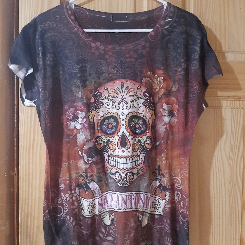 Cute new skull top